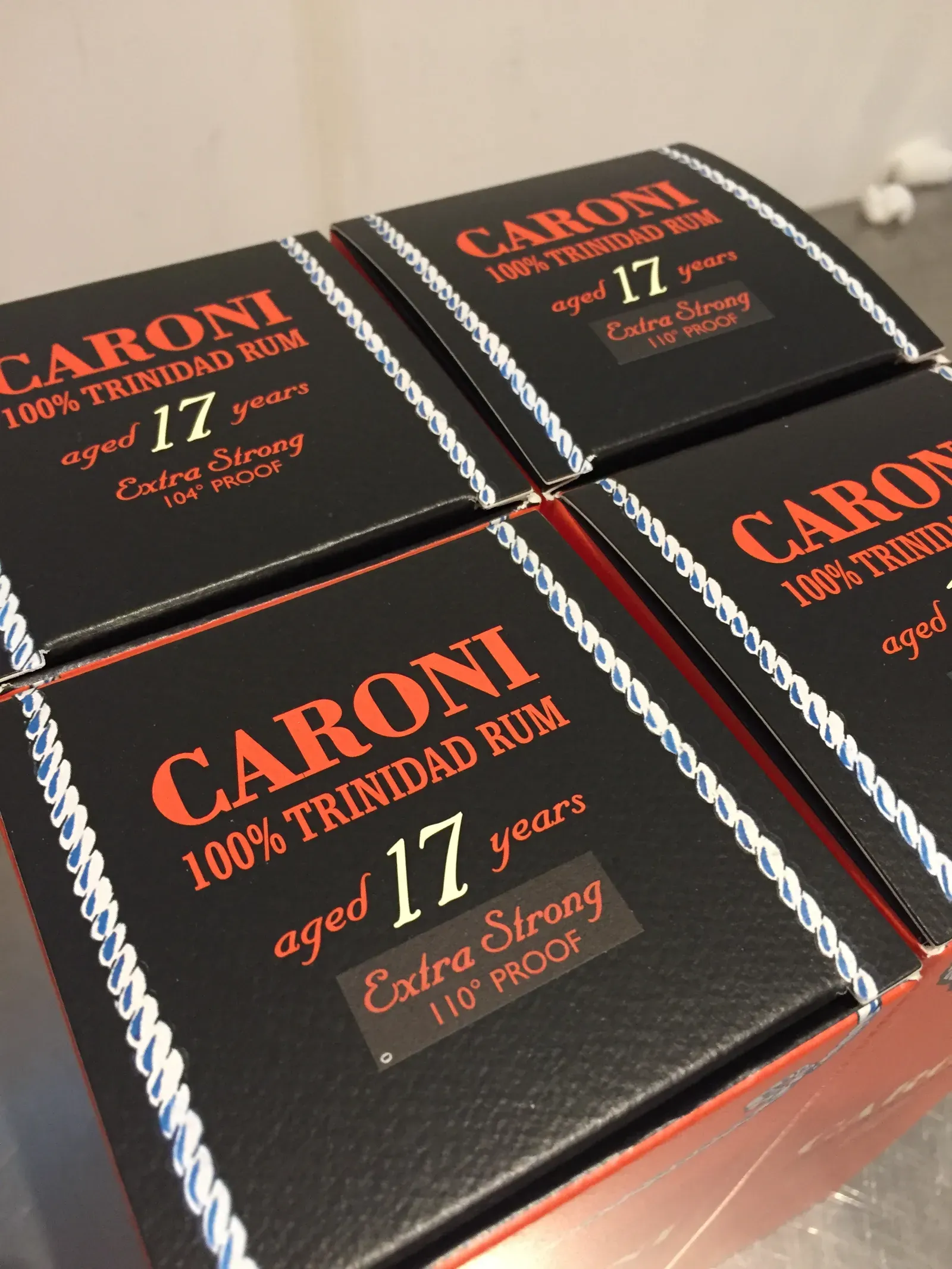 Wooden case of the Caroni 17-year-old Velier
